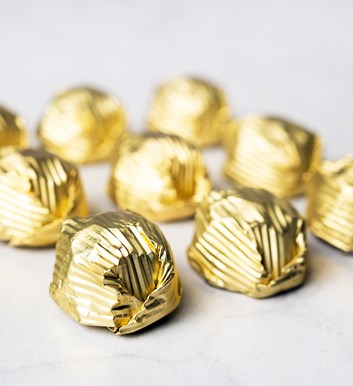 yaldızlı renkli çikolata